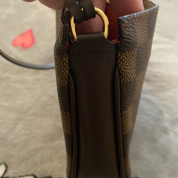 Authentic Louis Vuitton pochette - Picture 10 of 16